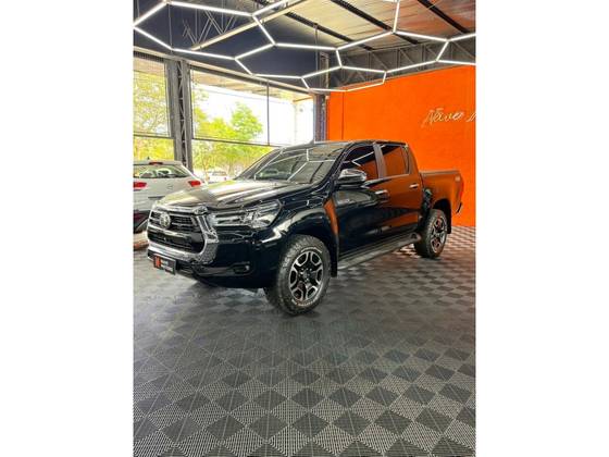 TOYOTA HILUX 2.8 D-4D TURBO DIESEL CD SRX 4X4 AUTOMÁTICO TOYOTA HILUX 2.8 D-4D TURBO DIESEL CD SRX 4X4 AUTOMÁTICO